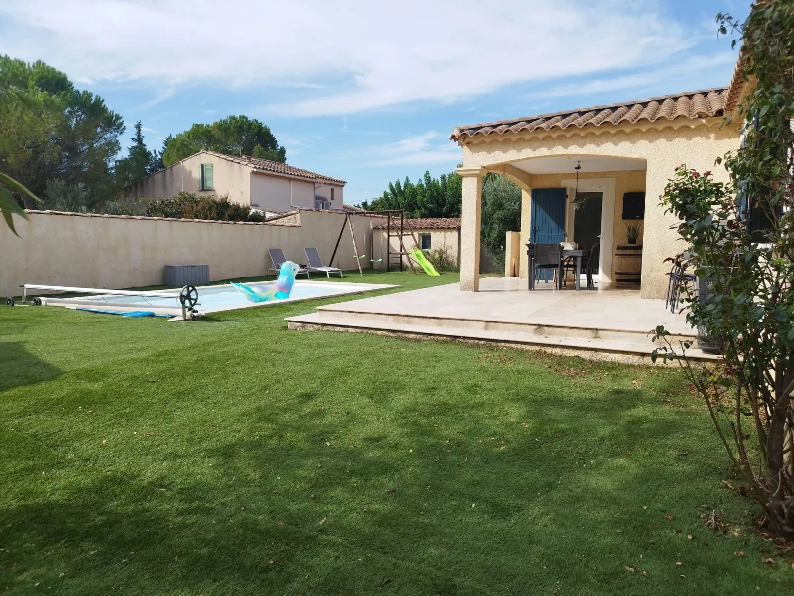 Charmantes Haus mit Pool und Garten-Buiten