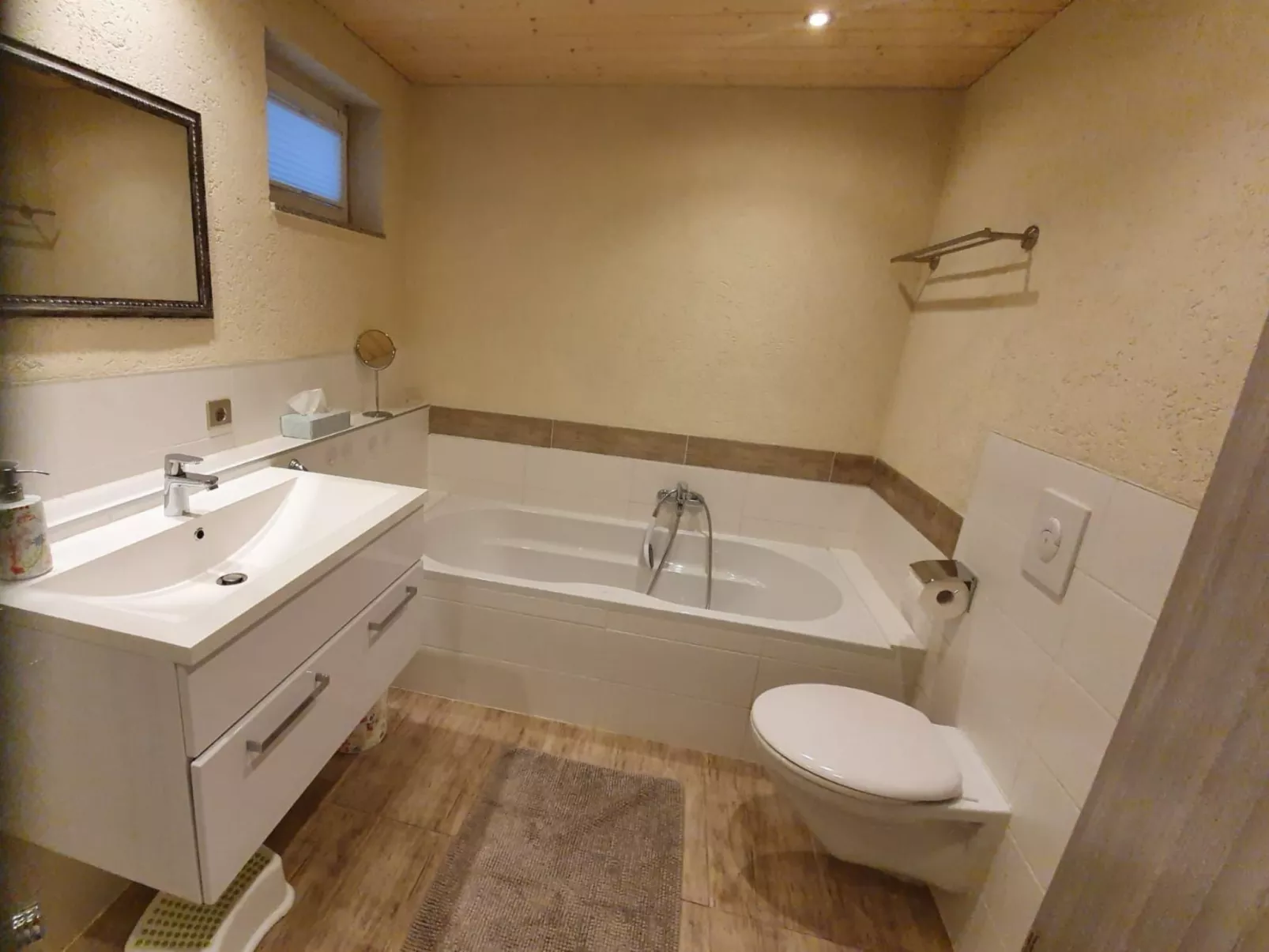 "Sonne & Mond"-Binnen