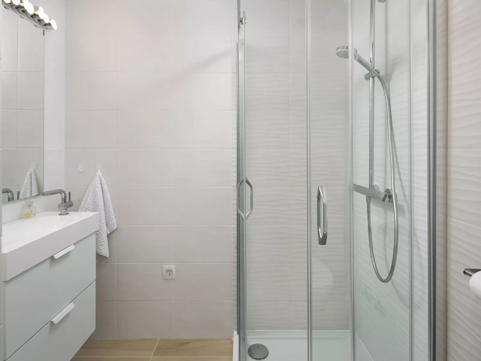 Charmante Villa mit gepflegtem Garten und beheiztem Pool-Binnen