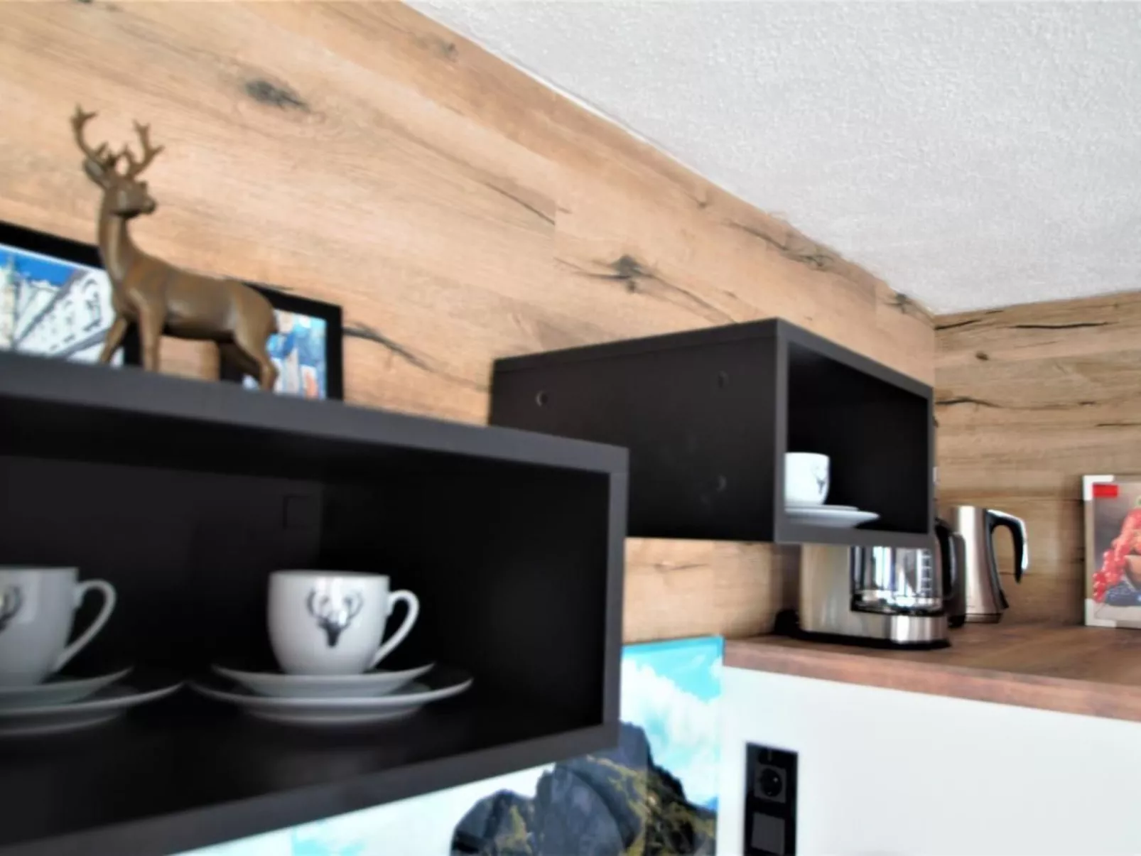 Studio mit Küche, Bad und Süd Balkon und Bergblick-Binnen