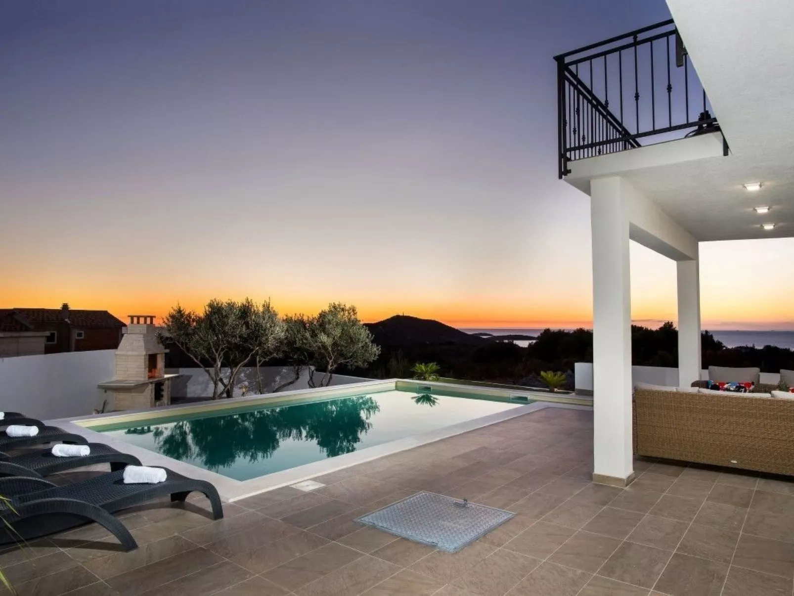 In Primošten mit privatem Pool-Buiten