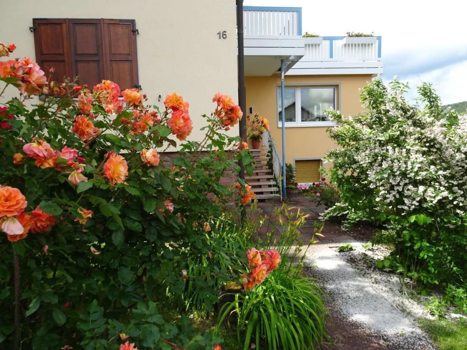 Haus Holzheimer mit Blick auf die Rhön-Image-tags.info