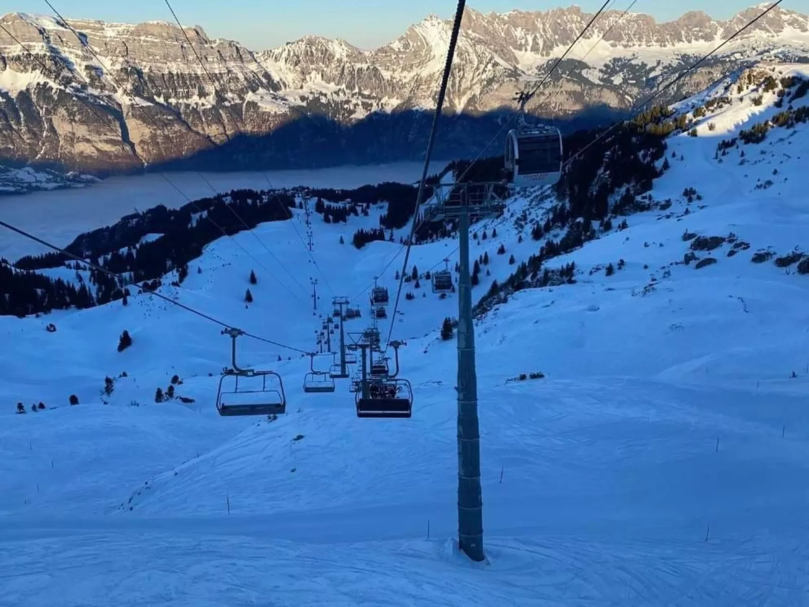 Appartement mit privatem Parkplatz-Buiten