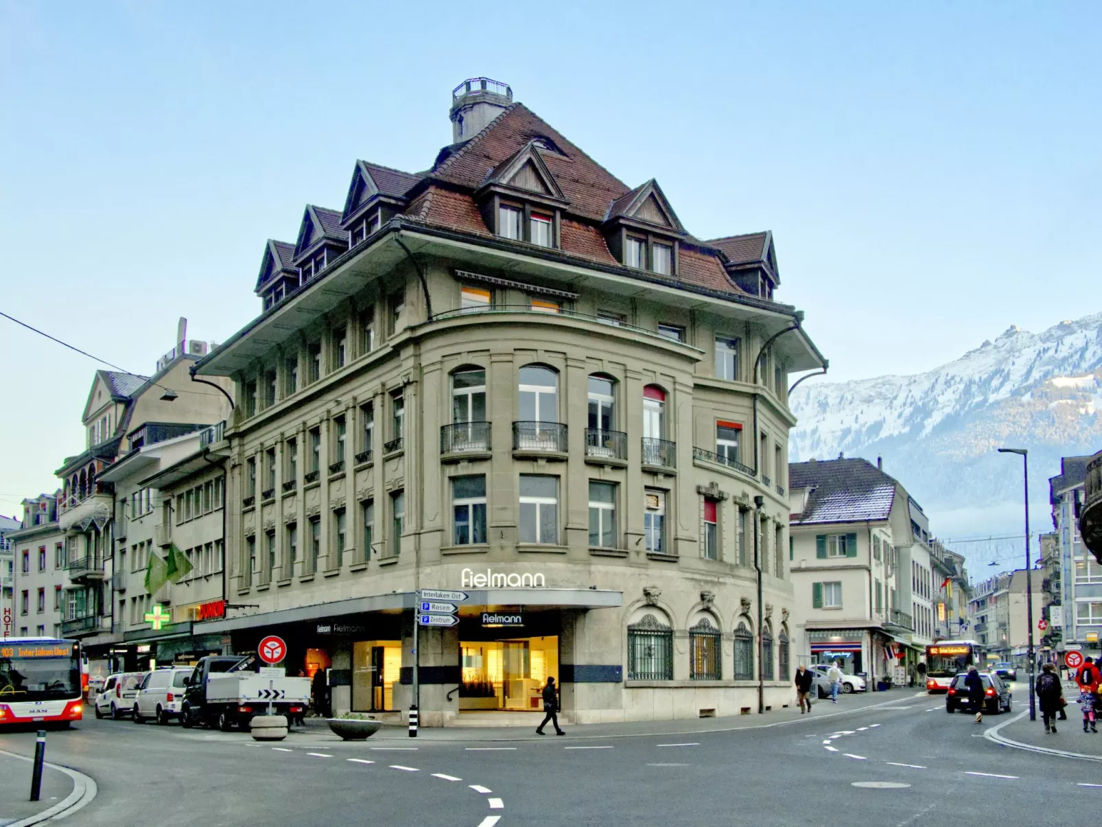 BANK House Suite 204-Buiten