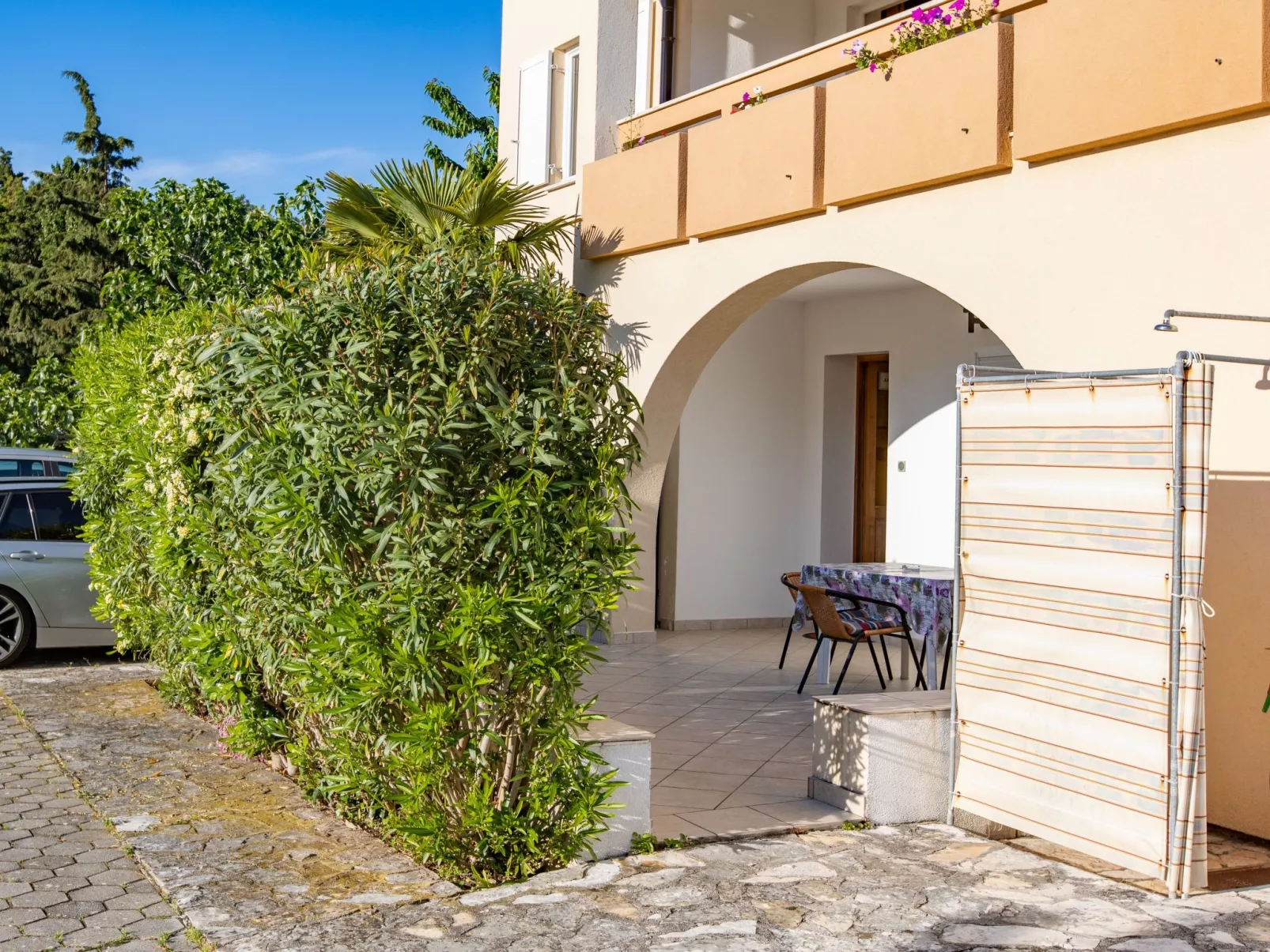 Schöne Wohnung "Apartman Mira 1" mit Terrasse-Buiten