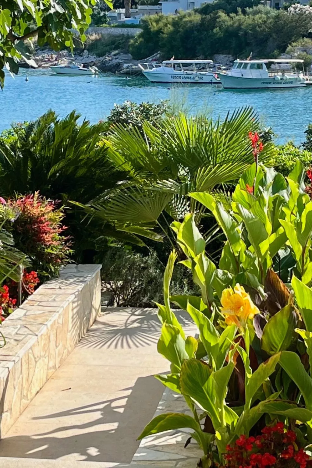 Klimatisierte Ferienwohnung in Okrug Gornji mit Gepflegtem Garten und Seeblick-Buiten