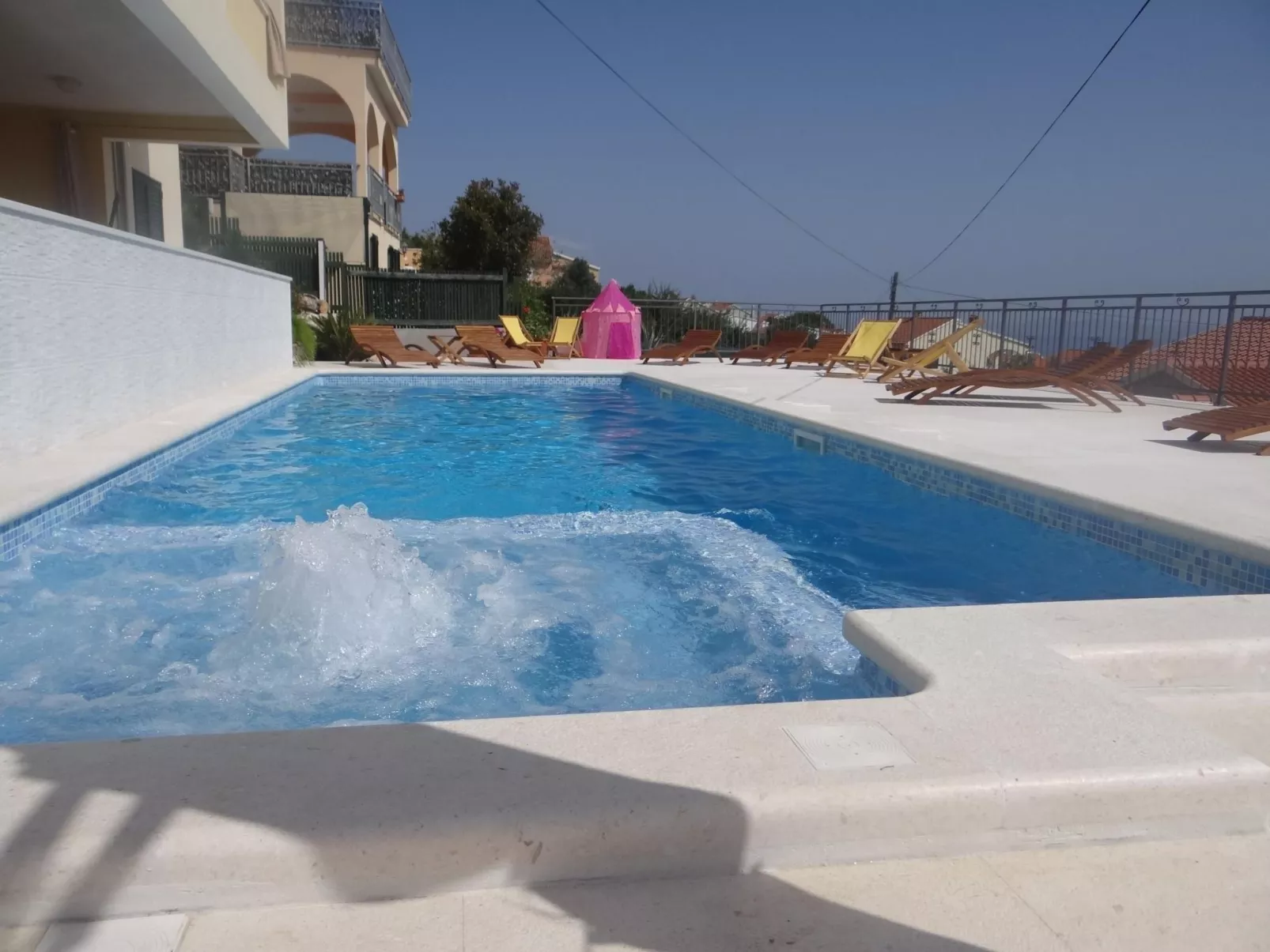 Beheiztes Schwimmbad, Familienappartement mit Meerblick-Buiten