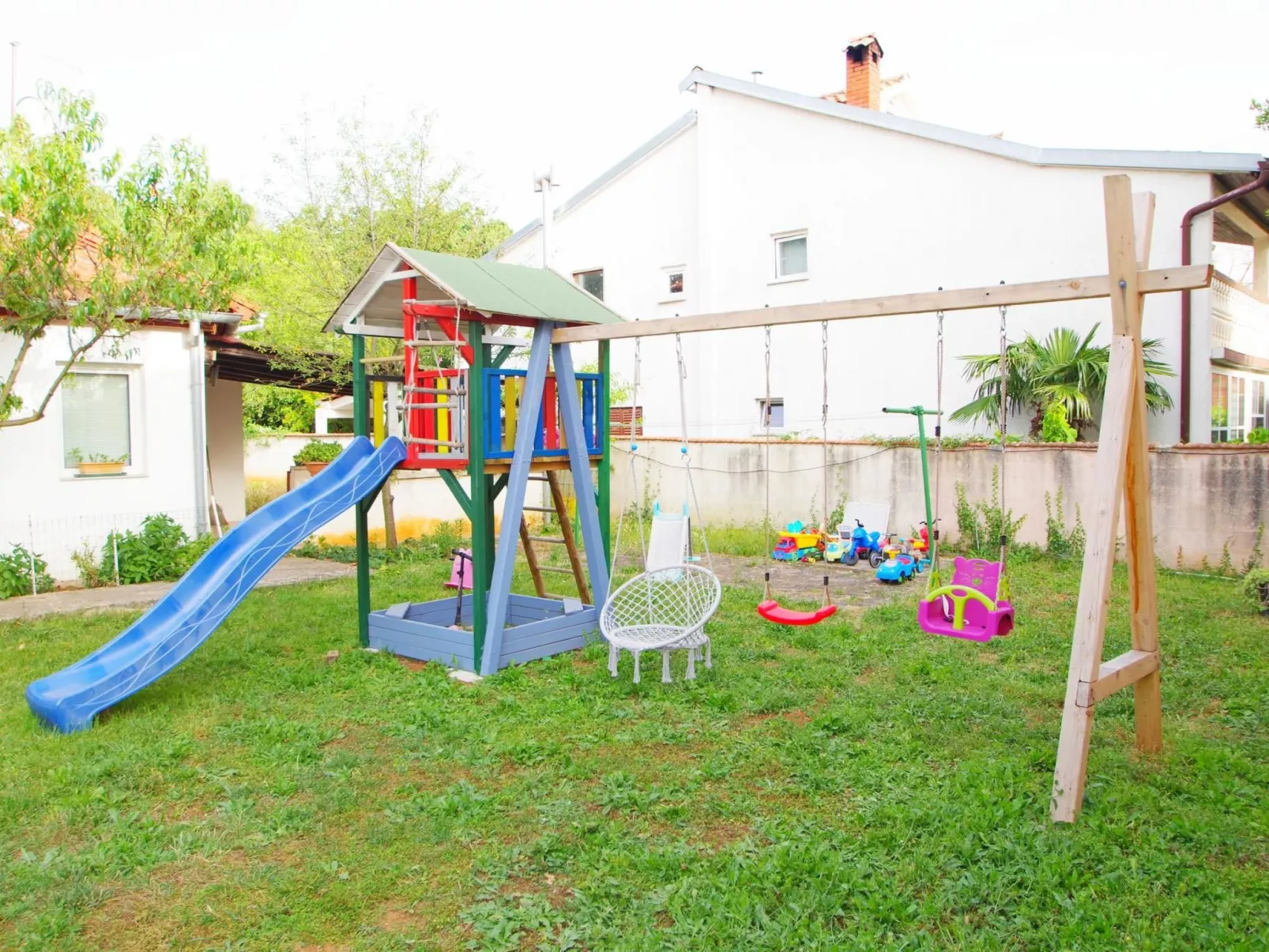 Angenehme Wohnung in Valbandon, Privatparkplatz-Buiten