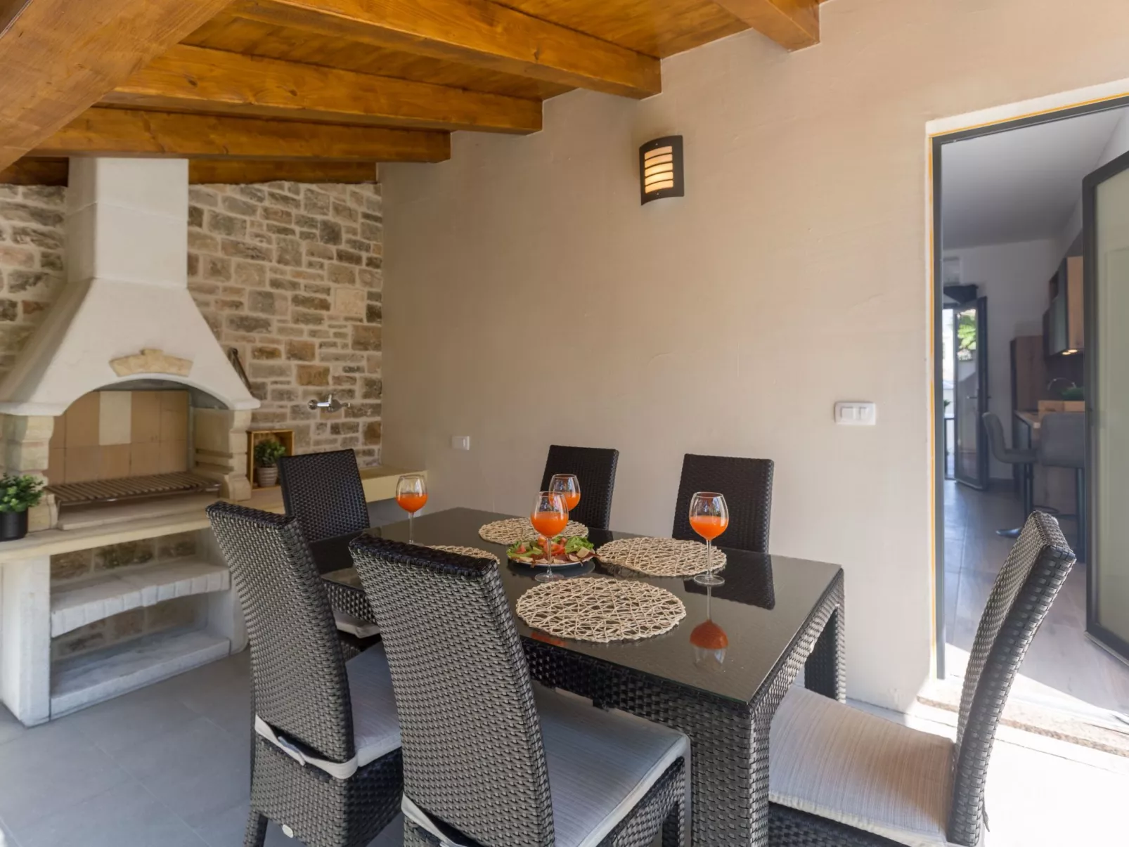 Resience Radovan 4-Buiten