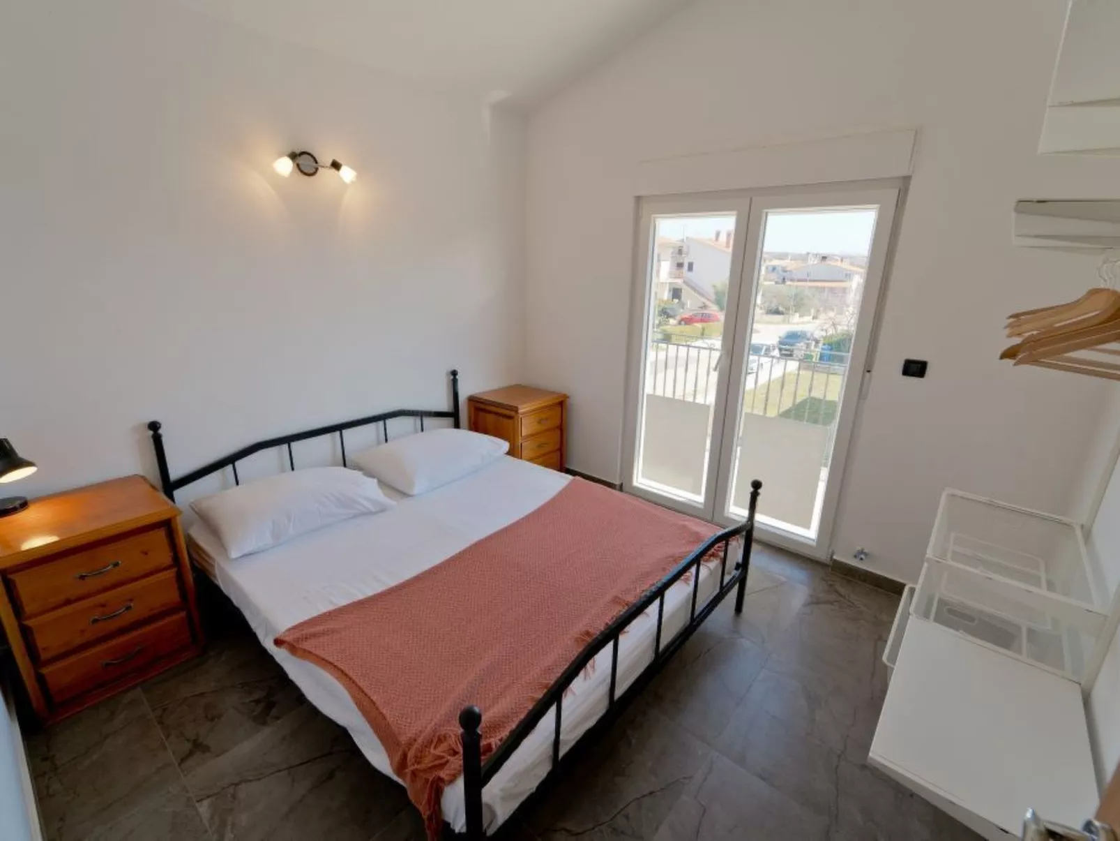 Mit privatem beheiztem Schwimmbad-Binnen