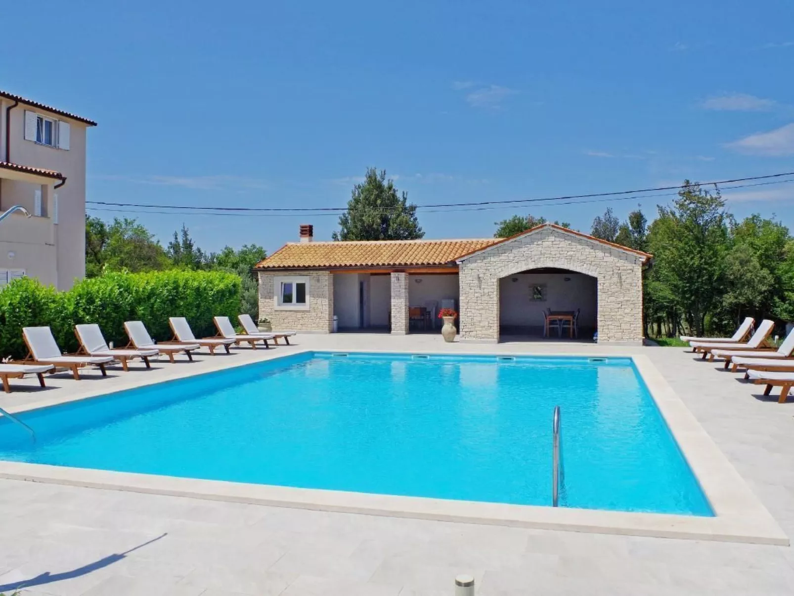 Wohnung in Rakalj mit Parkplatz und Poolblick-Buiten