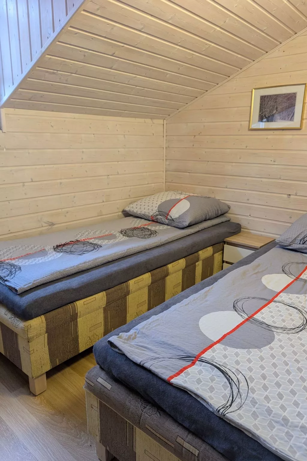 Trebor"-Häuser in einem eingezäunten Gebiet-Binnen