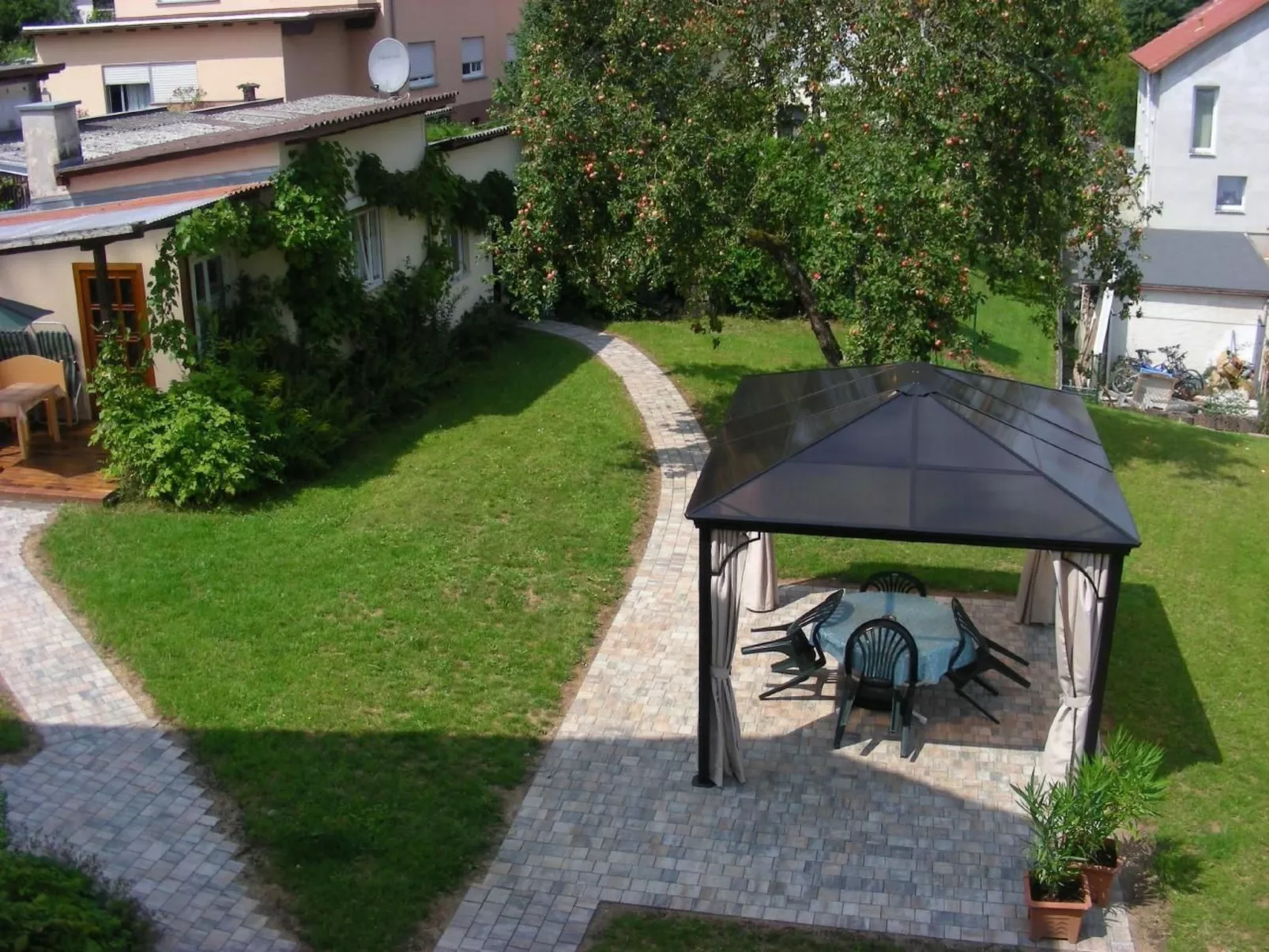 Nette Wohnung in Garitz mit Garten und Terrasse-Image-tags.info