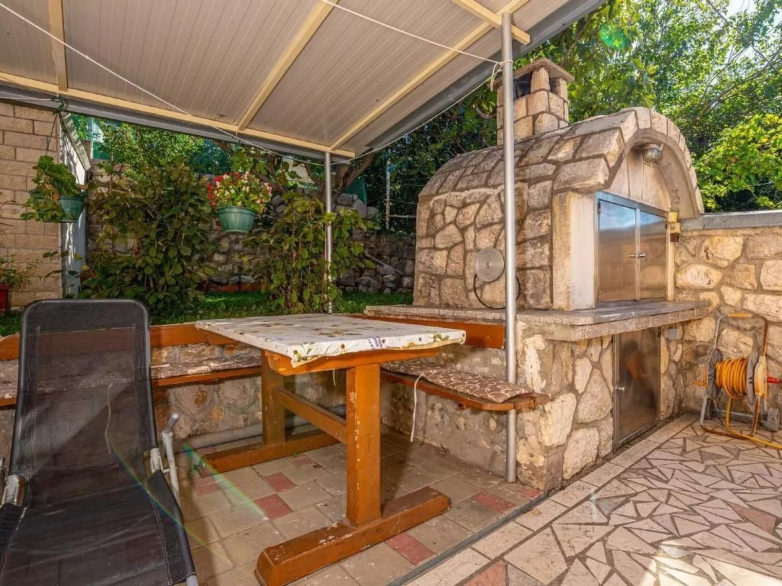 In Dramalj mit Terrasse und Grill-Buiten