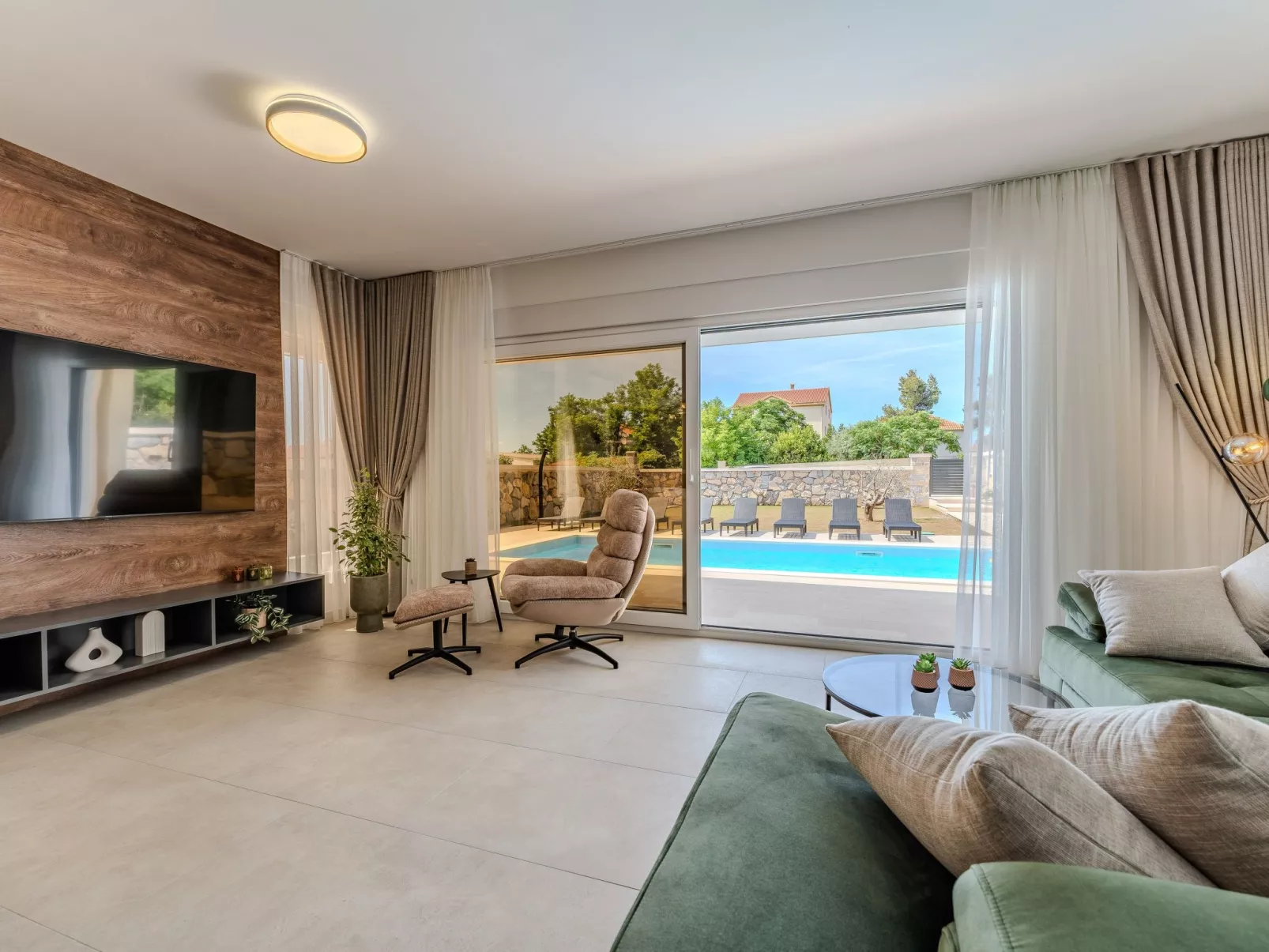 Neue Luxusvilla mit Pool - Agentur TA Leut-Binnen