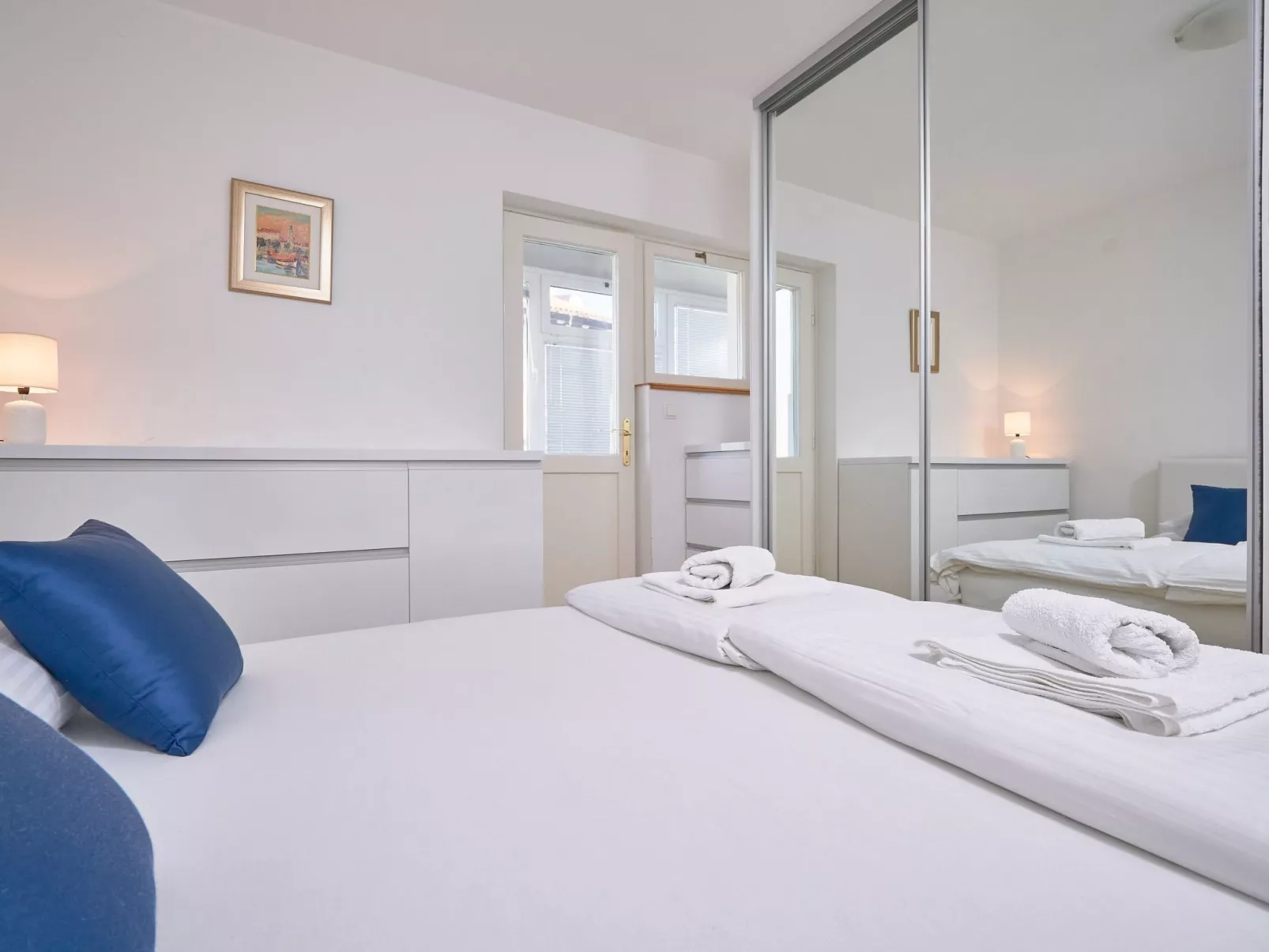 Andrea mit Stadtblick-Binnen