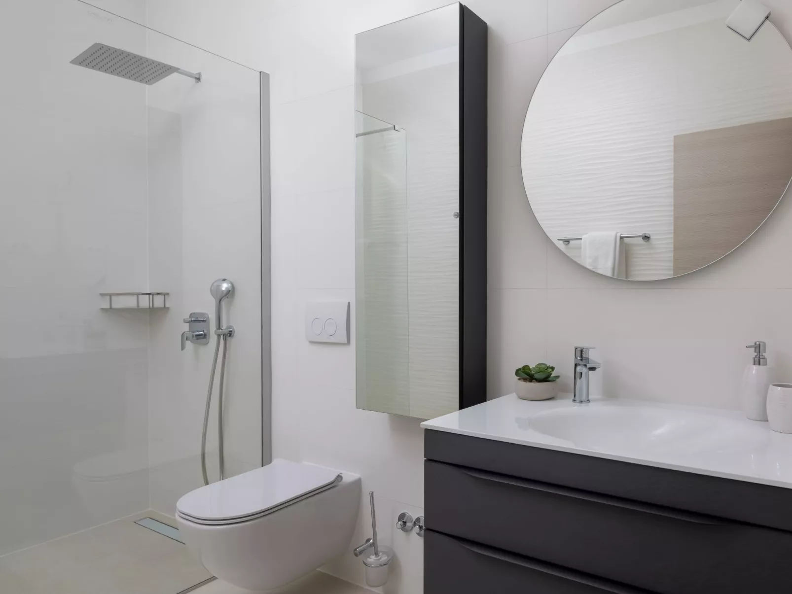 Luxuriöse Villa Dolce Vita direkt am Meer mit privatem Pool und Parkplatz-Binnen