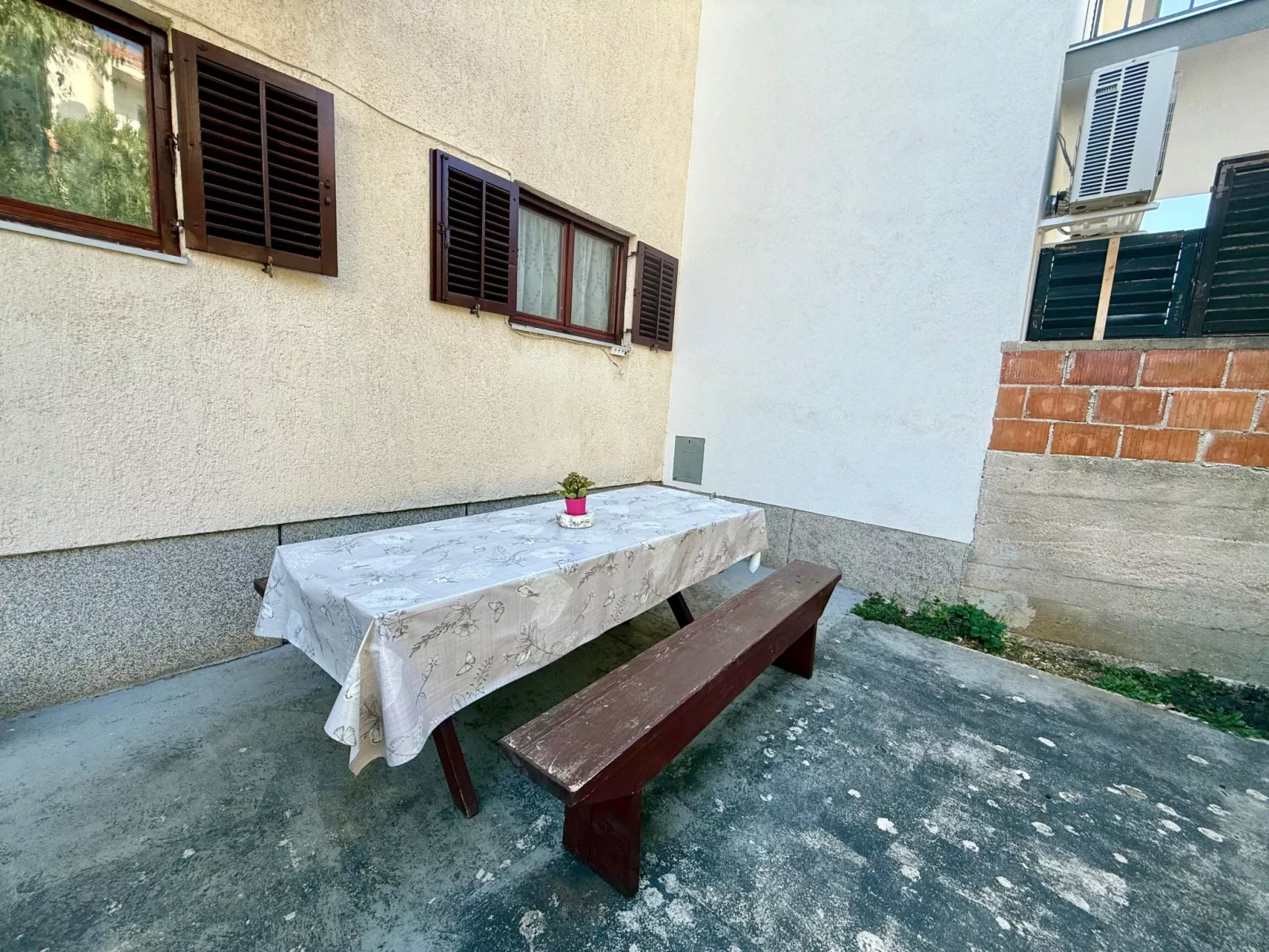 Apartment Višnja-Buiten