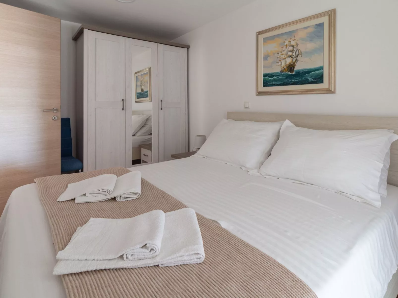 Mobilheim mit Privatparkplatz-Binnen