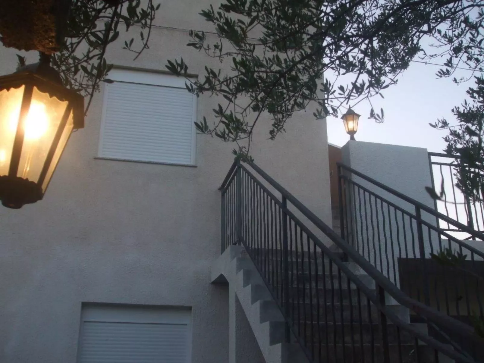 Appartement mit Balkon-Buiten