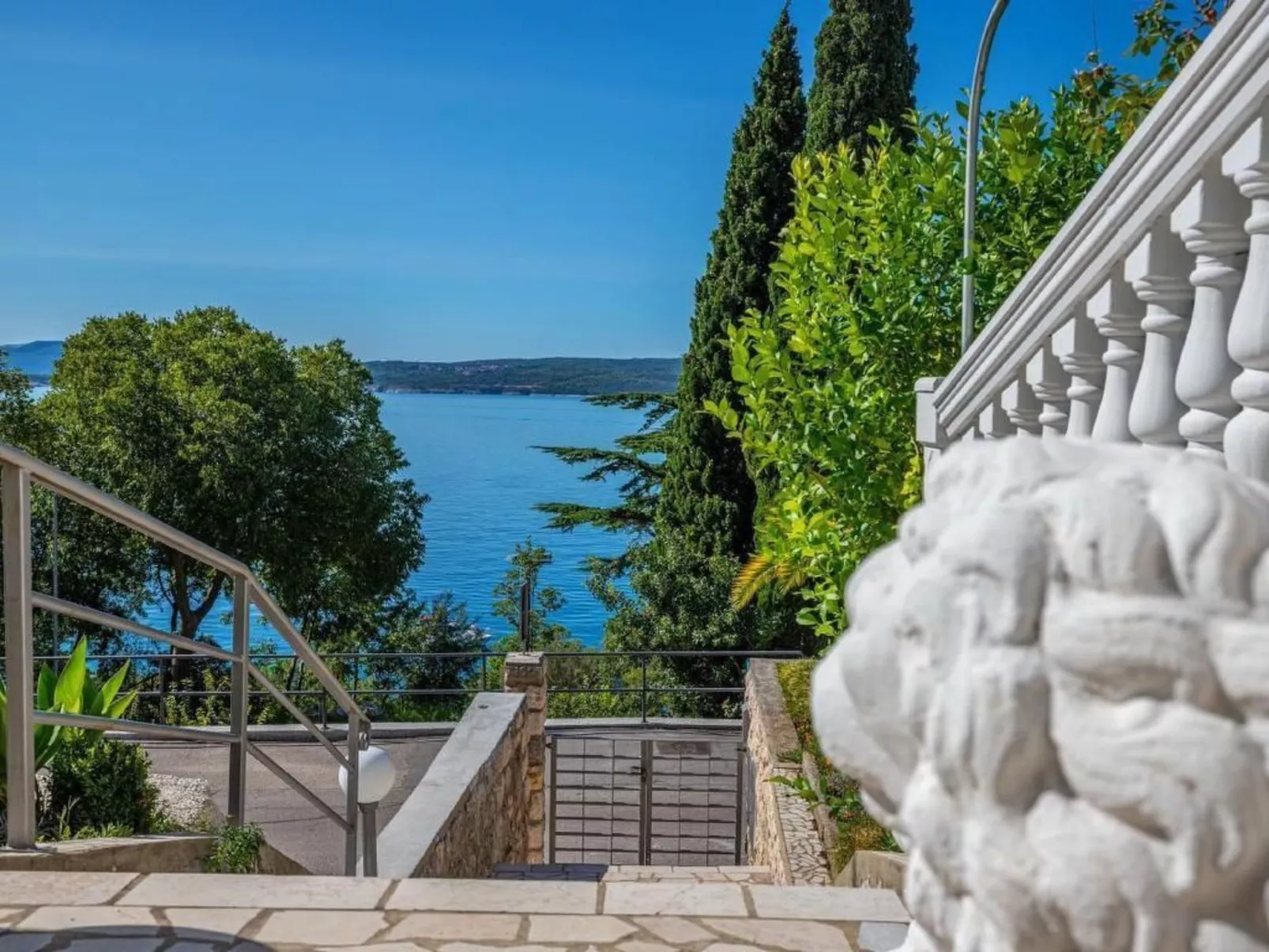 In Dramalj mit Kleiner Terrasse-Buiten