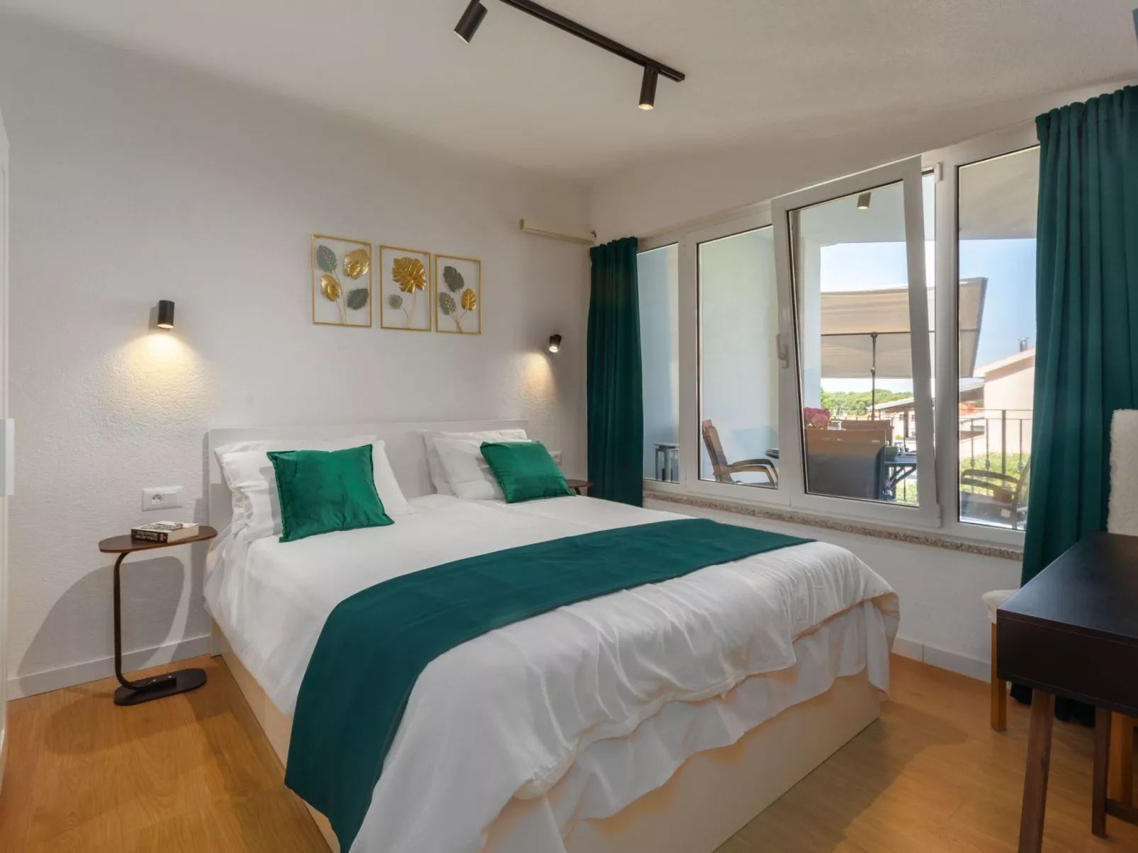 Pineta 2-Image-tags.info