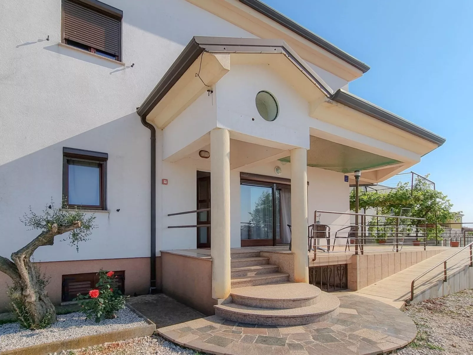 Studio-Wohnung "Dani 2" mit Terrasse-Buiten