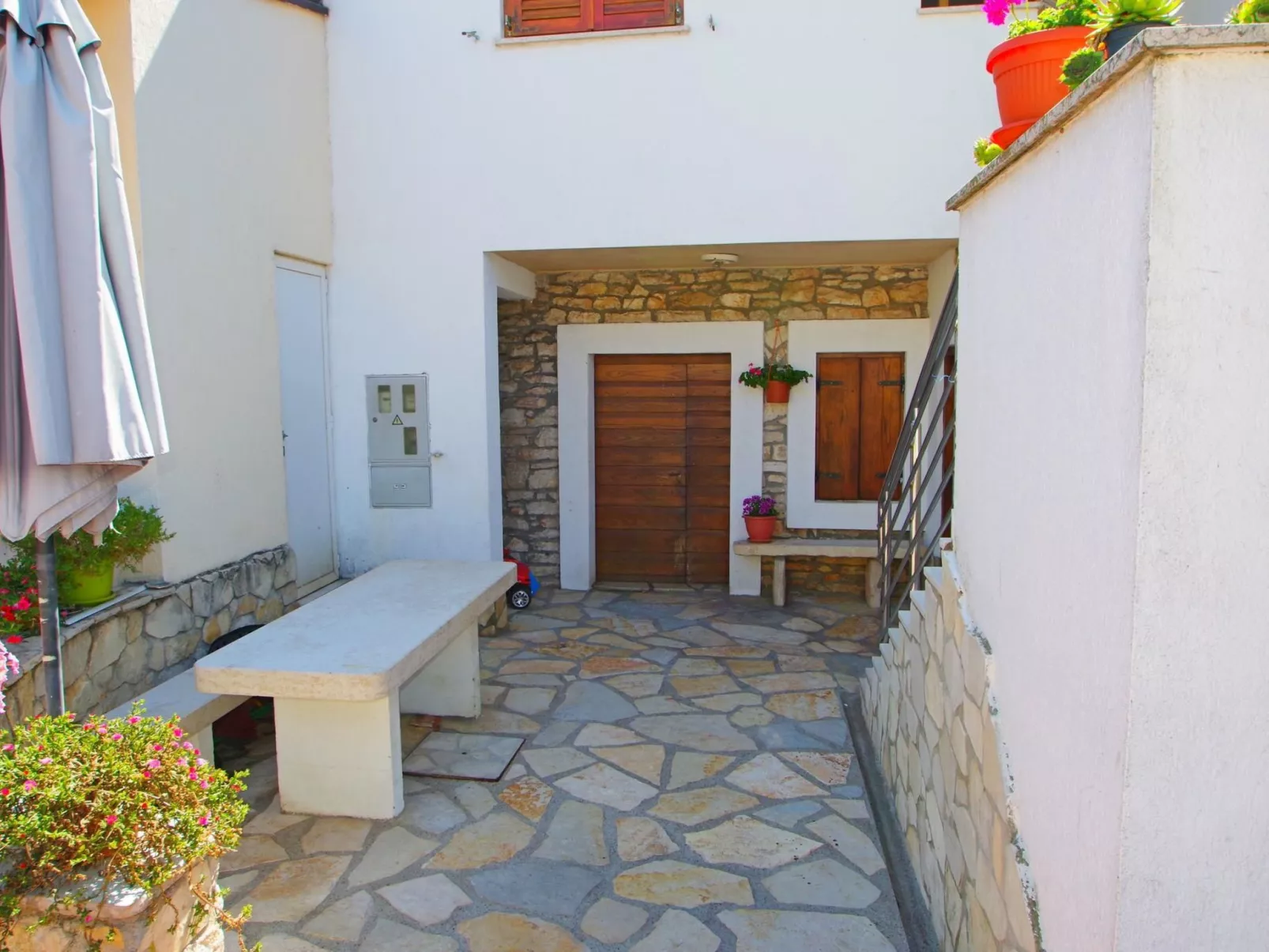 2 schlafzimmer ferienwohnung in viilage Loborika-Buiten