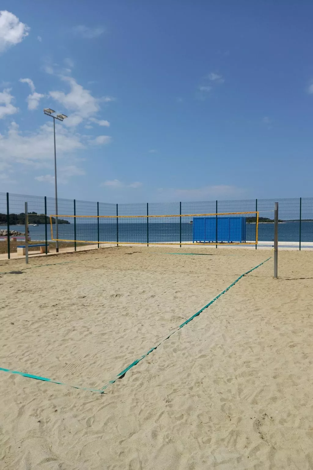 "Denis" mit Terrasse-Buiten