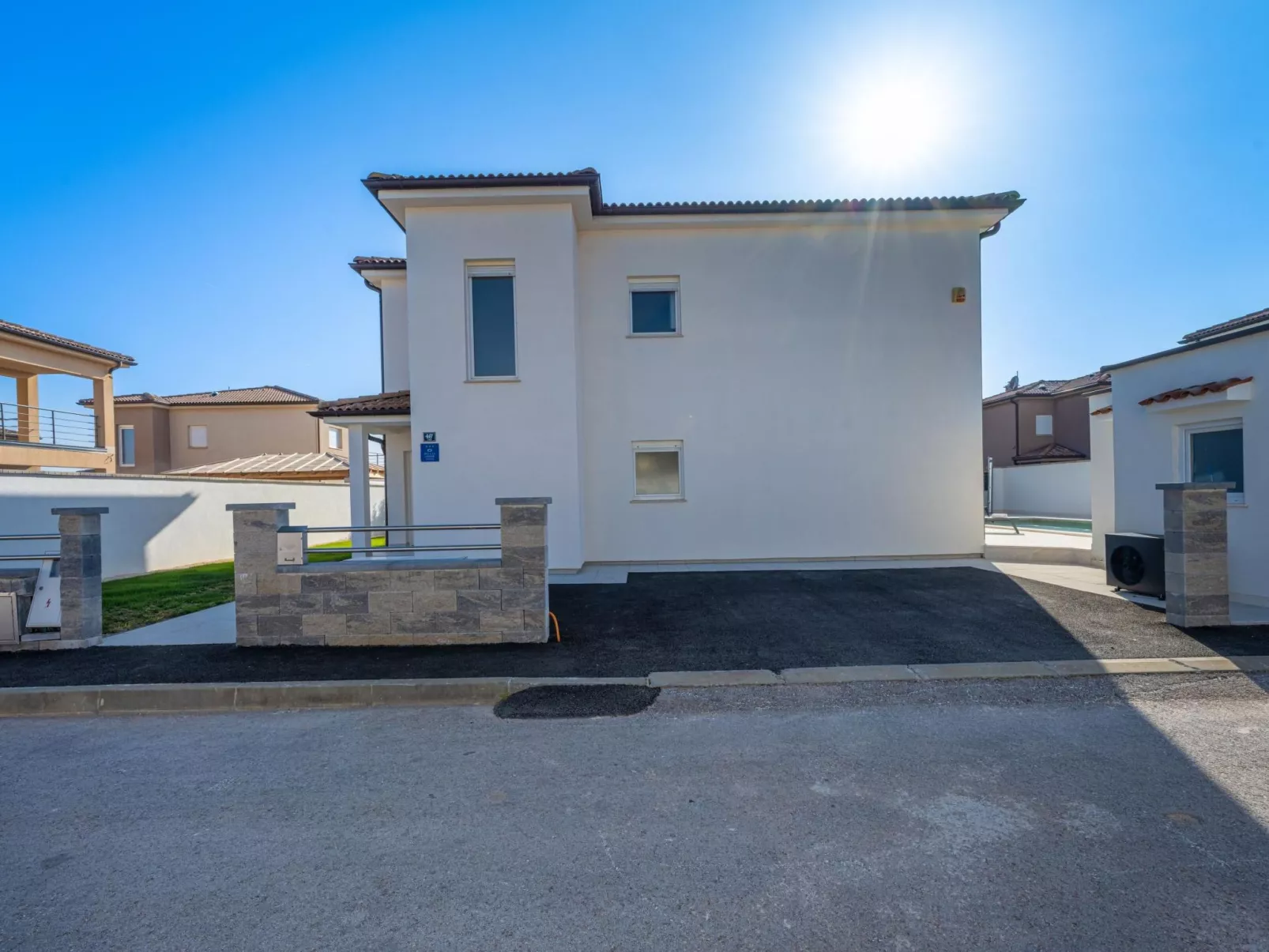 4 Schlafzimmer, 3 Badezimmer, Küche, Wohnzimmer, privater Pool, Grill-Buiten