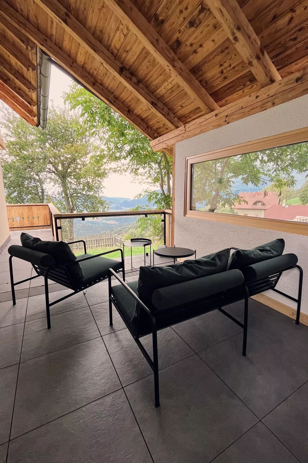 Sonniges Berghaus, ruhige Lage, phantastischer Weitblick-Binnen