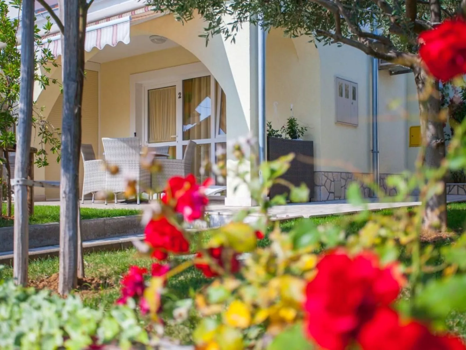 Moderne Wohnung im Erdgeschoss-Buiten