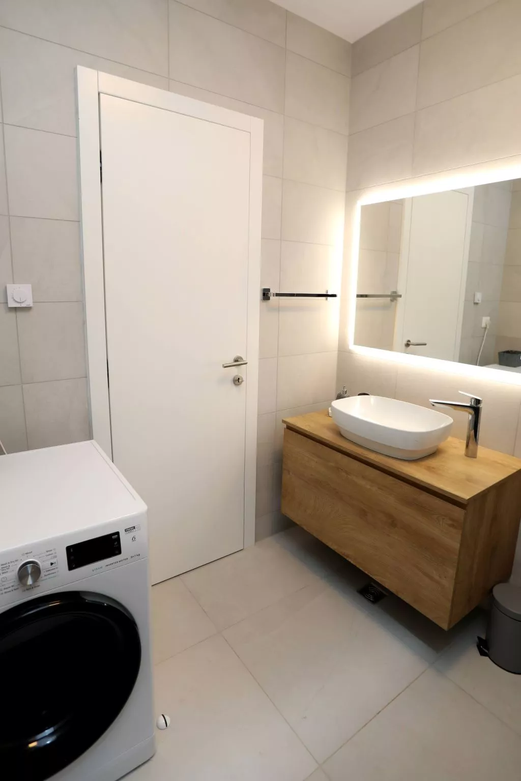 Luxus-Appartement mit Jacuzzi, Parkplatz und Garten-Binnen