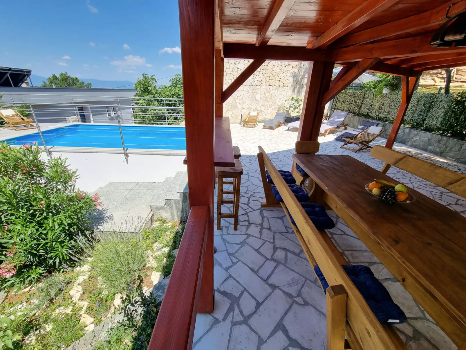 Mit privatem Pool und Sauna-Buiten