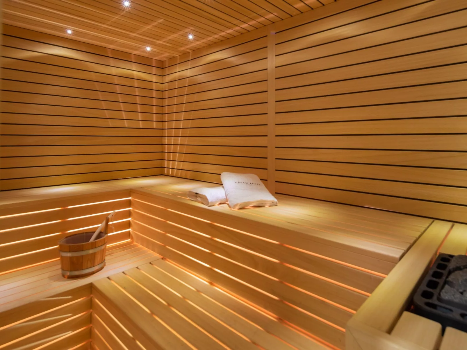 Villa mit Infinity-Pool-Binnen