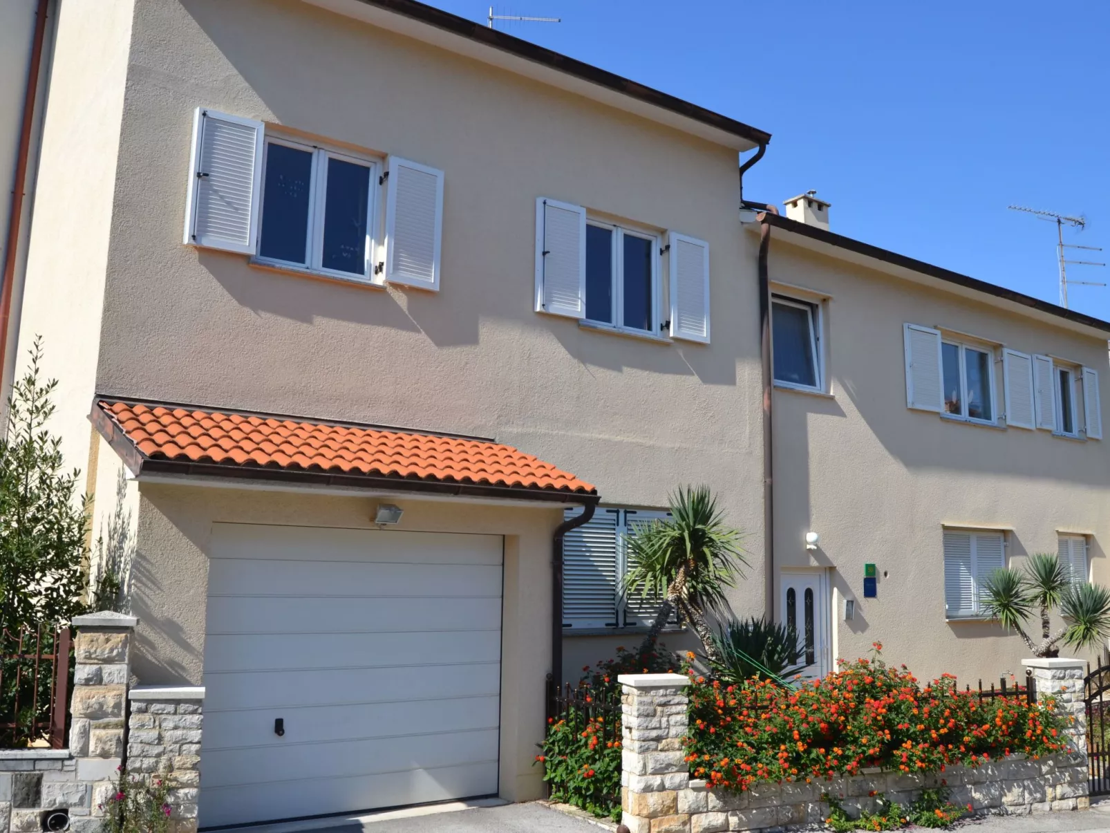 Gemütliche Wohnung mit Gartenblick-Buiten