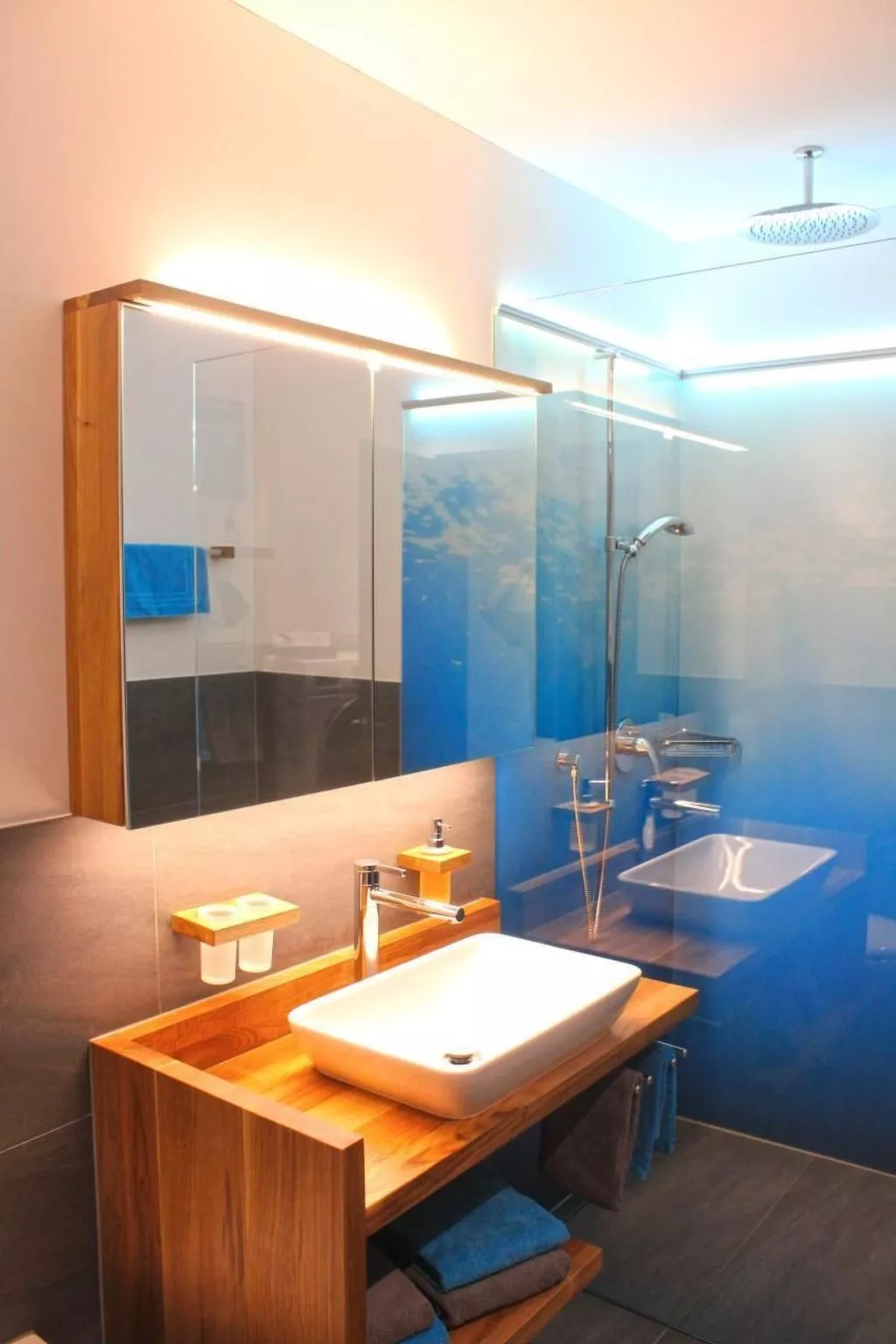 Moderne, komfortable Dachwohnung mit Bergsicht-Binnen