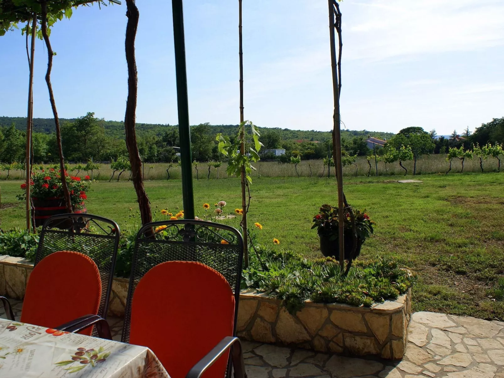 Freistehendes Haus Violeta mit weitläufigen Garten-Buiten