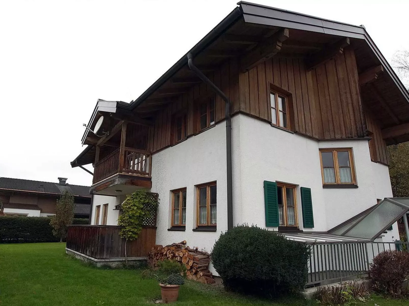 In ruhiger Lage mit Gartennutzung-Buiten