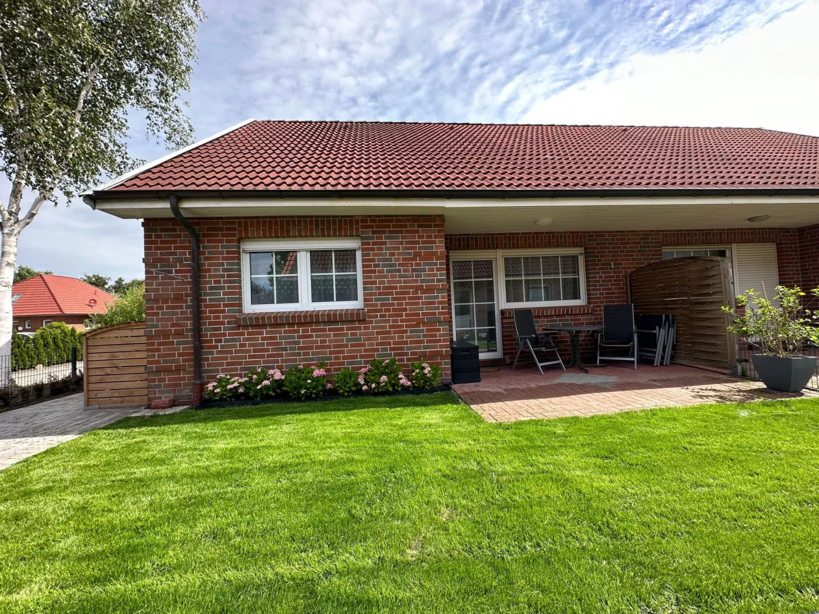Gemütliches Ferienhaus mit Garten und Terrasse-Buiten