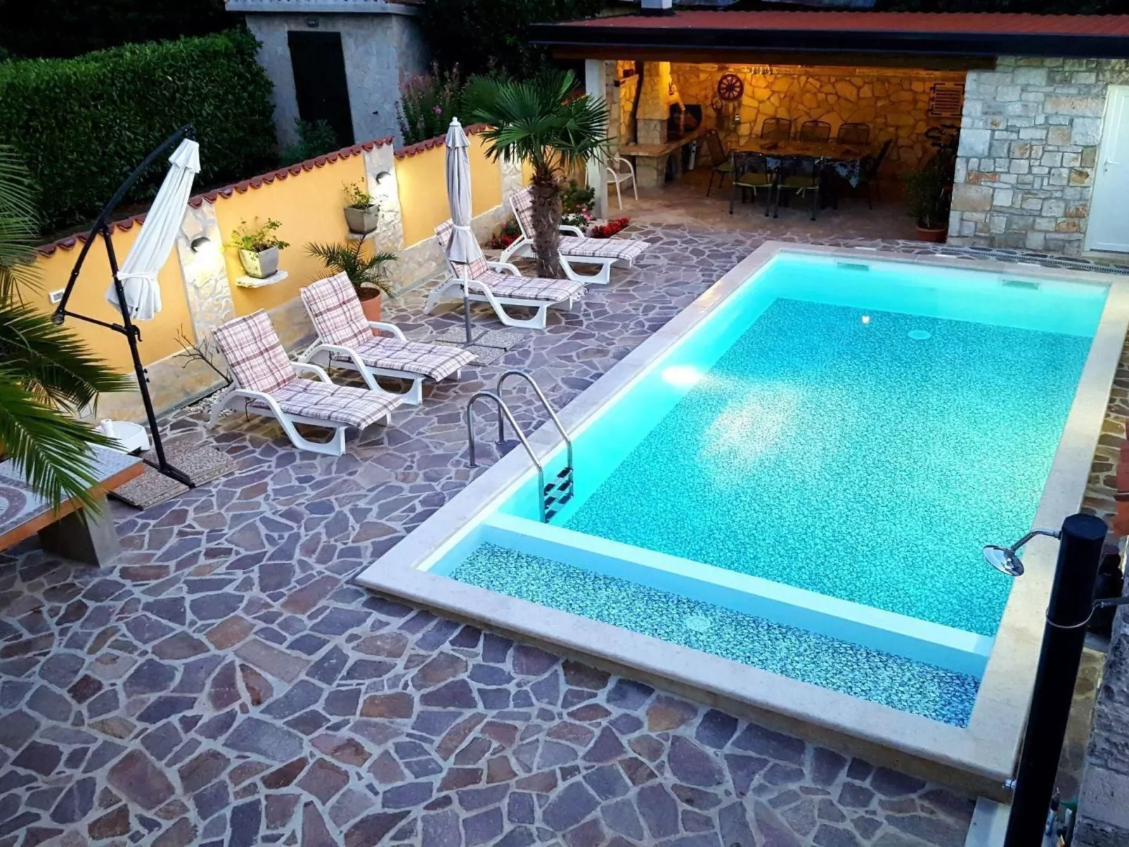 Mit beheiztem Pool und Meerblick-Image-tags.info