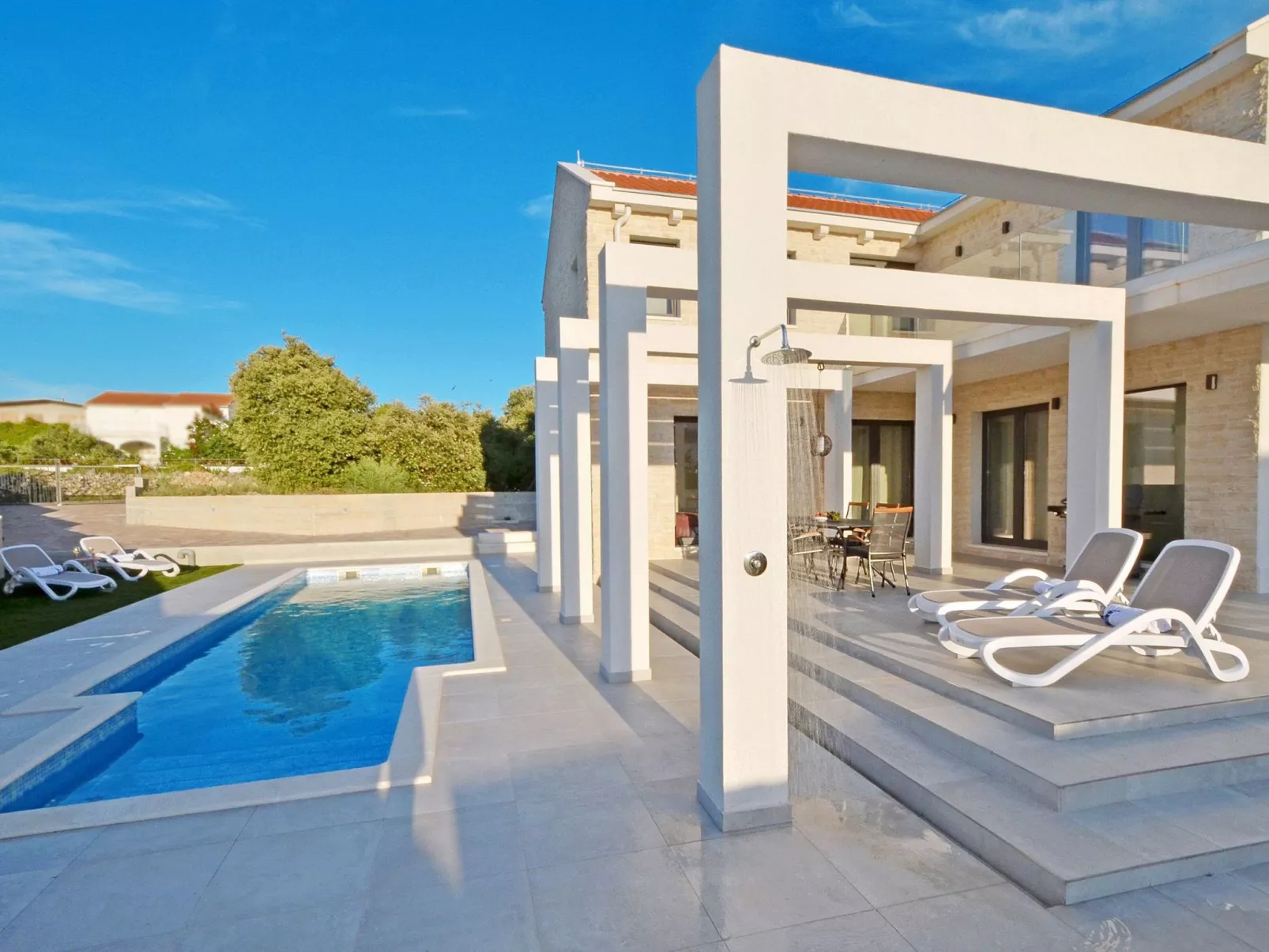 Haus in Dvornica mit privatem Parkplatz-Buiten