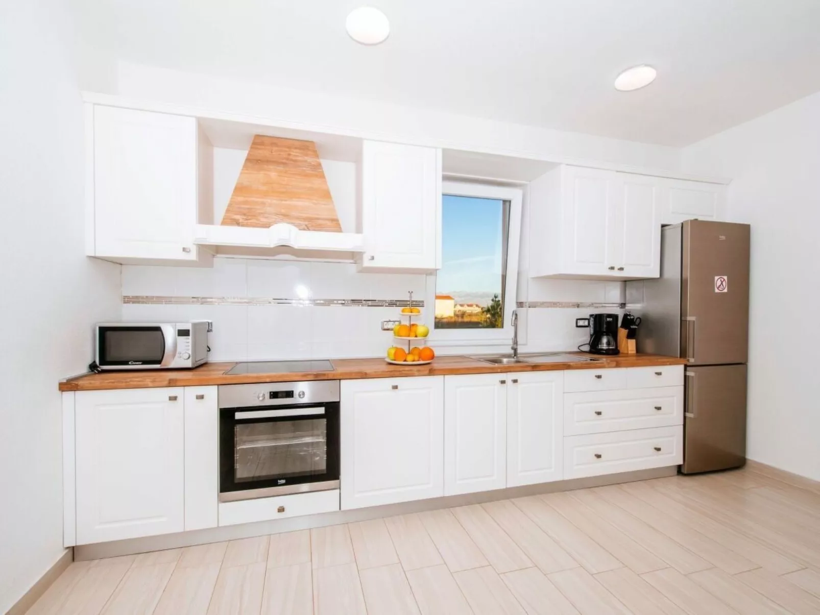 Ana Dreams - von TA Leut Agency-Binnen