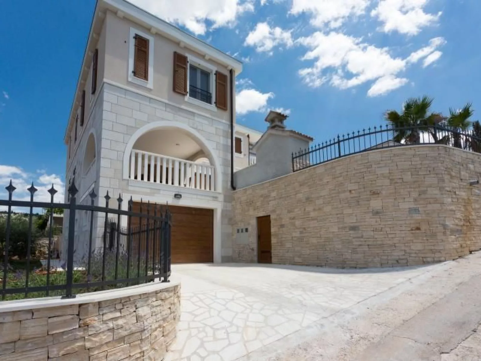 Villa Elena mit Pool, nur 60 Meter zum Meer-Buiten