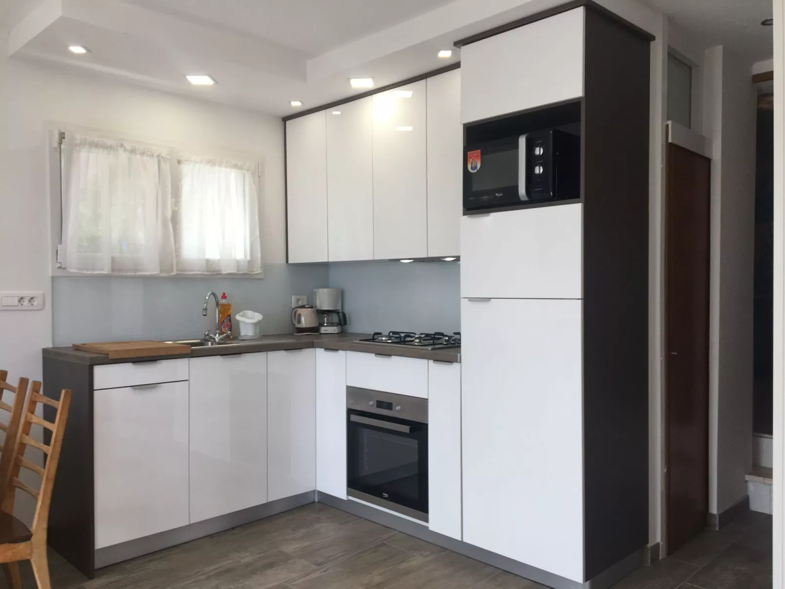 In Okrug Donji mit privatem Parkplatz-Binnen