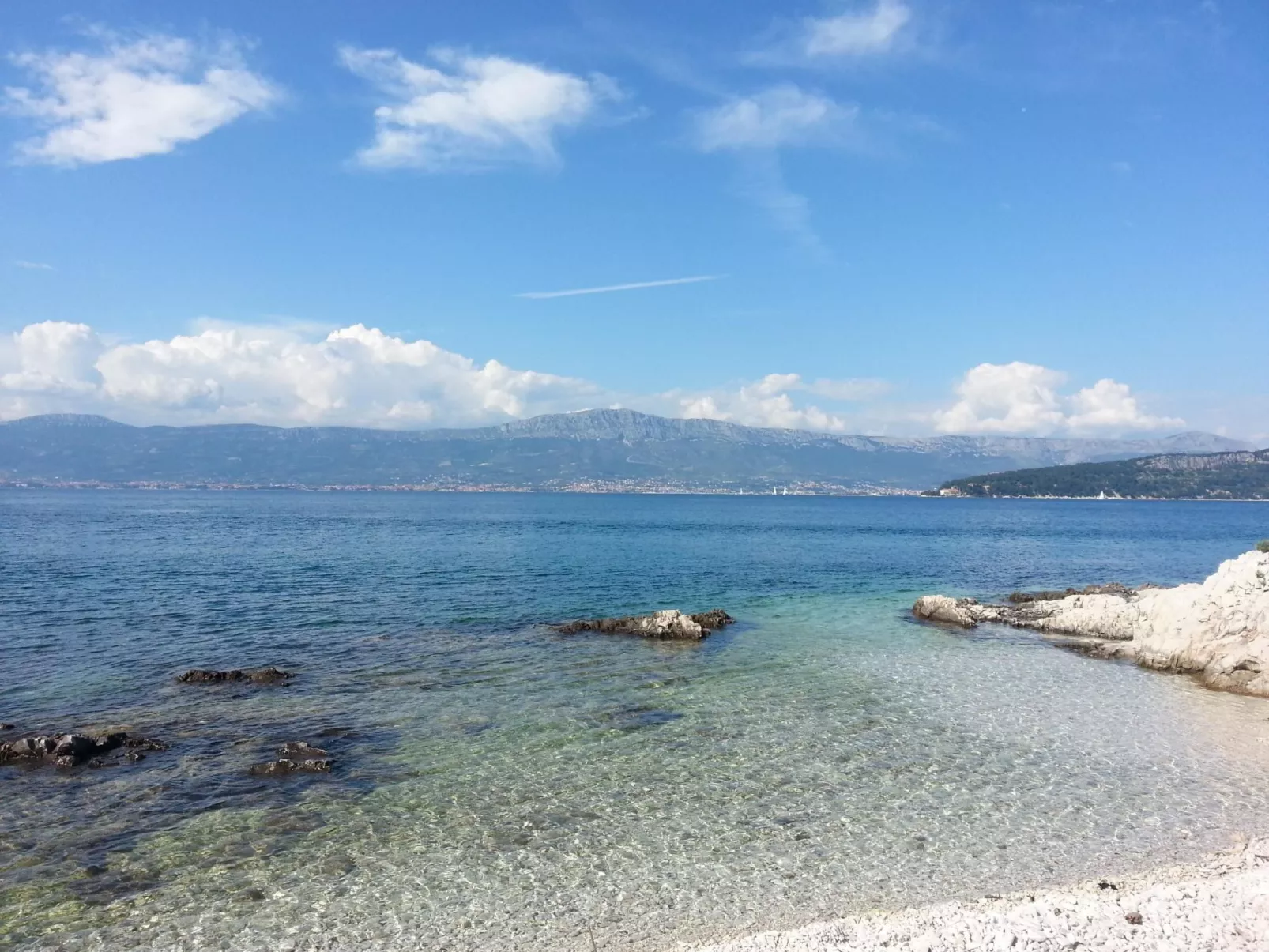 Wohnung mit Grill, Terrasse und Garten-Buiten