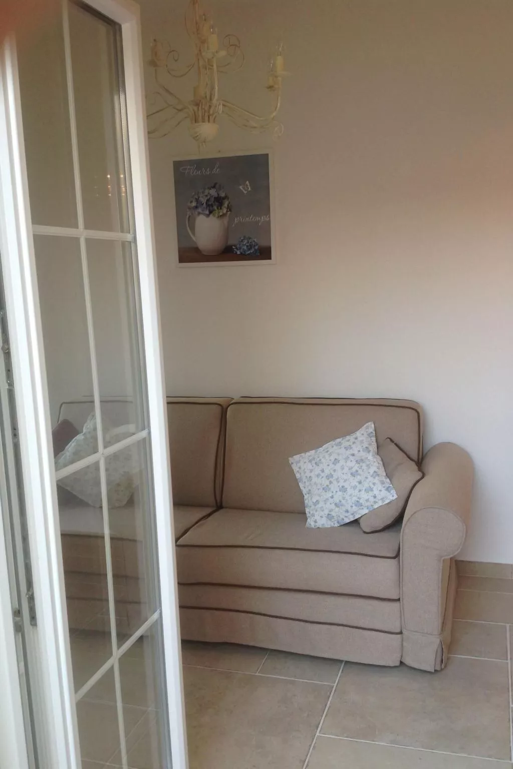 Gemütliche Wohnung in Stoja mit Möbliertem Balkon-Binnen