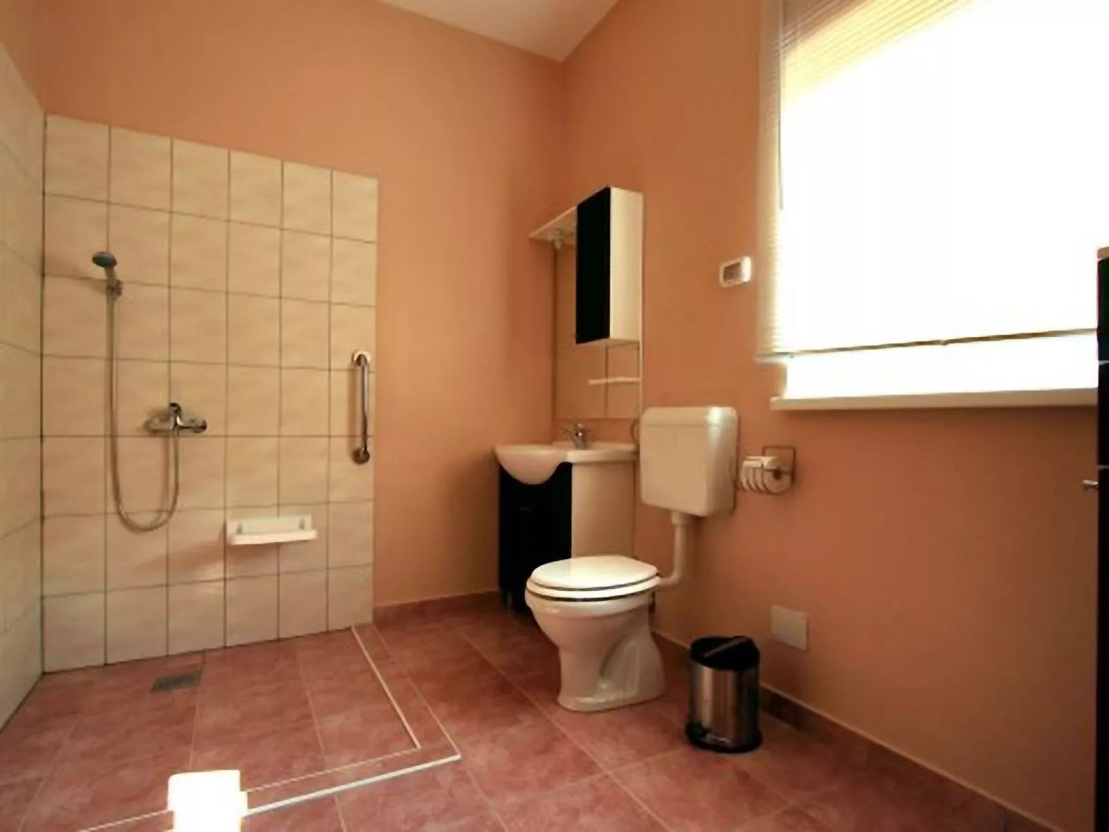 Wunderschönes Ferienhaus in Cere mit Privatem Pool-Binnen