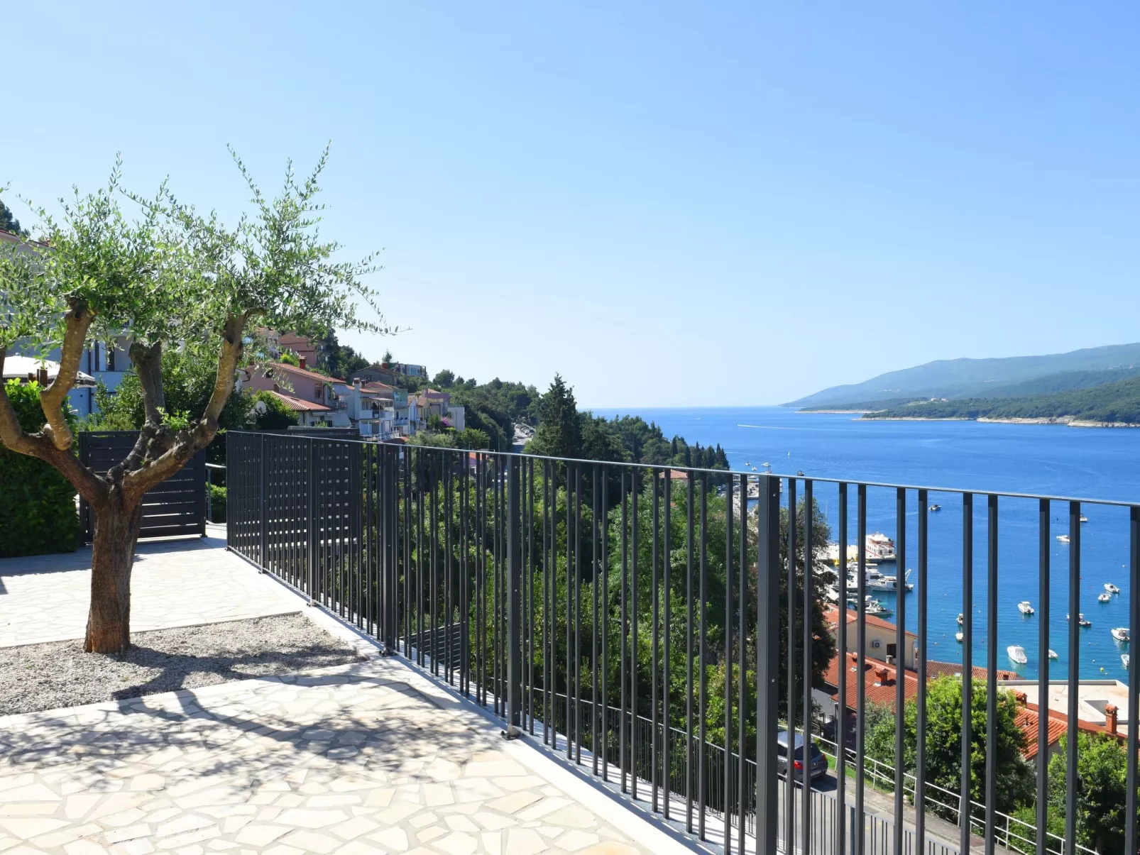 'Persic' mit privatem Pool-Buiten