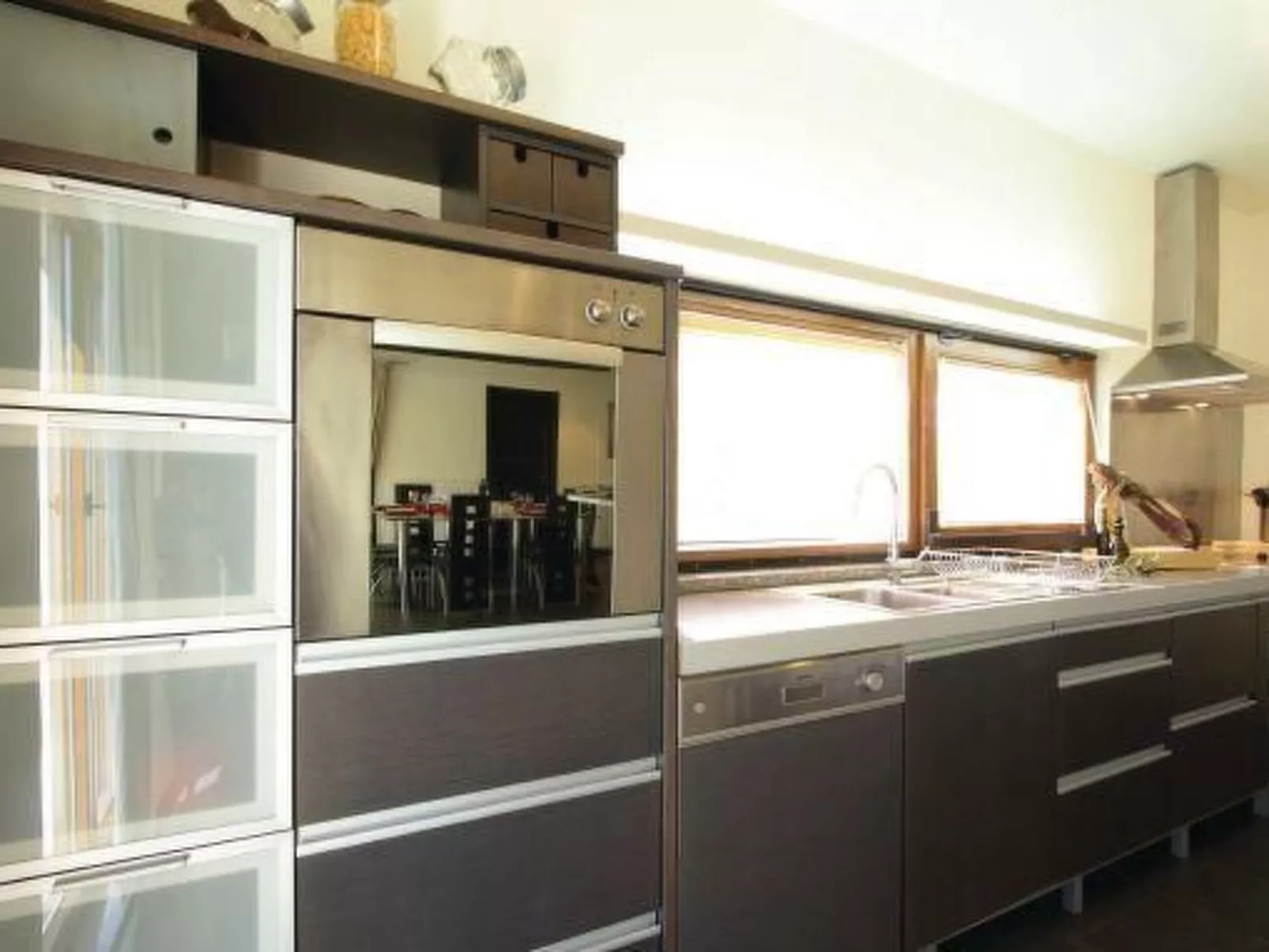 Luxuriöse Villa mit riesigem Olivenbaum-Garten, Sonnenterrasse, großem Pool und-Binnen